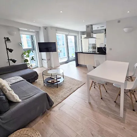 Beautiful 2 Bedroom Flat In Battersea Londen Buitenkant foto